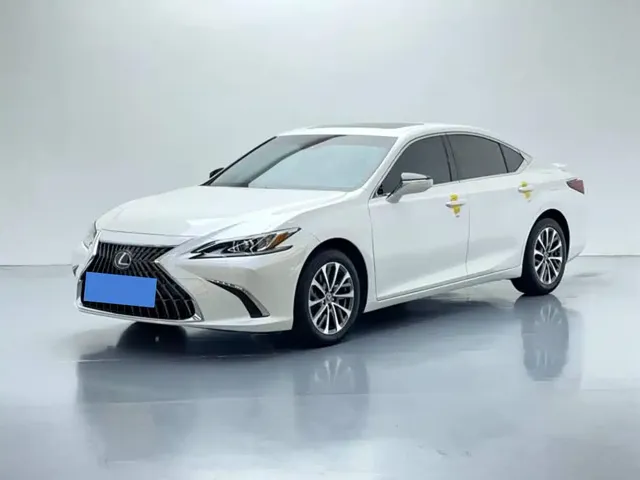 Lexus ES 2022 300h Excellence Edition