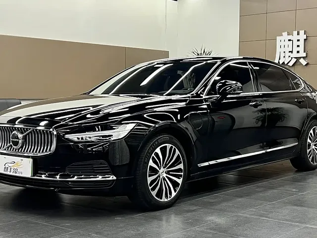 Volvo S90 Plug-in Hybrid 2024 PHEV AWD Long Range Momentum Luxury Edition