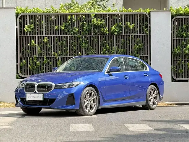 BMW i3 2022 eDrive 35 L