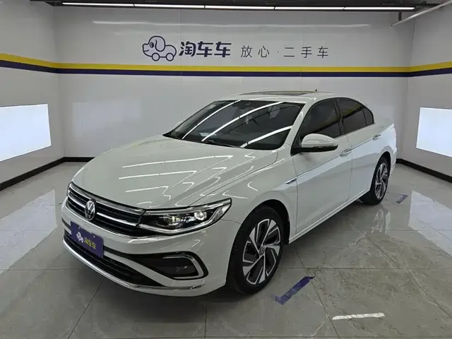 Volkswagen Bora 2023 300TSI DSG Premium Edition