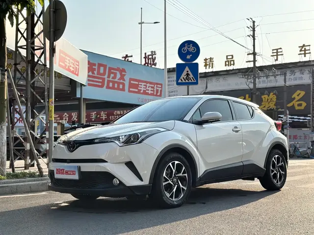 Toyota C-HR 2020 Model 2.0L Leading