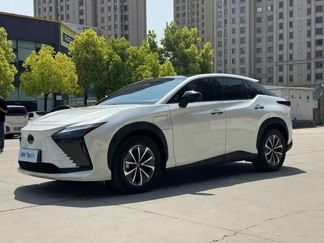 Lexus RZ 2023 450e 4WD Deluxe