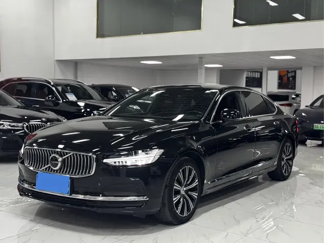 Volvo S90 2022 B5 Momentum Luxury Edition