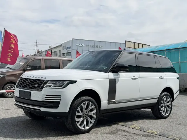 Land Rover Range Rover 2022 3.0 L6 400PS Heritage Extended Classic Edition