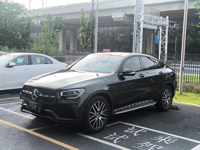 Mercedes-Benz GLC Coupe 2020 GLC 300 4MATIC Coupe SUV