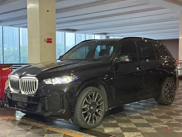 BMW X5 2023 xDrive 40Li M Sport Black Night Package