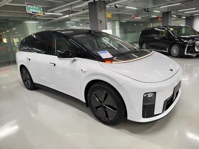 Li Auto Li i8 2025 Standard Edition