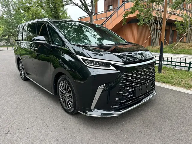 Lexus LM 2025 Model 500h Six-Seater Prestige Edition