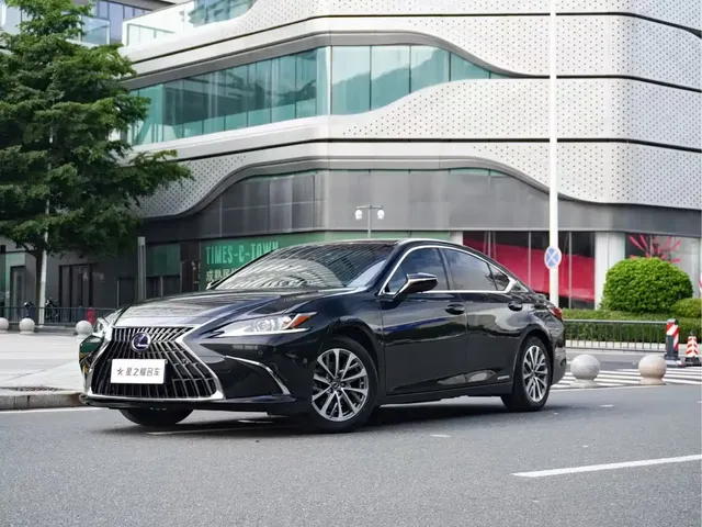 Lexus ES 2021 300h Excellence Edition