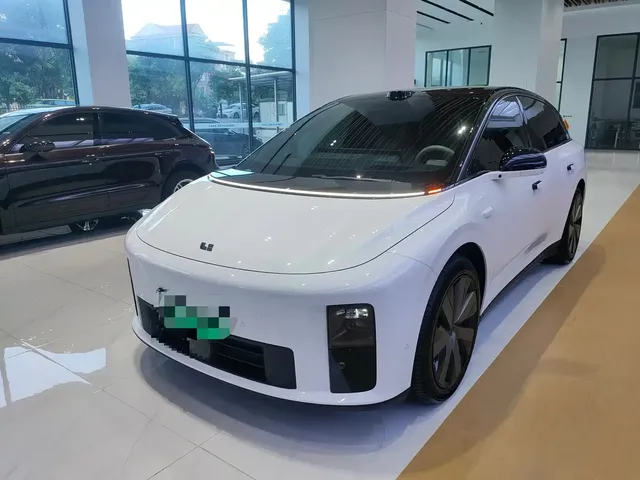 Li Auto i6 2025 4WD Base Model