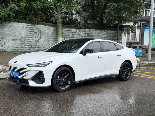 Changan UNI-V 2023 1.5T Luxury Edition