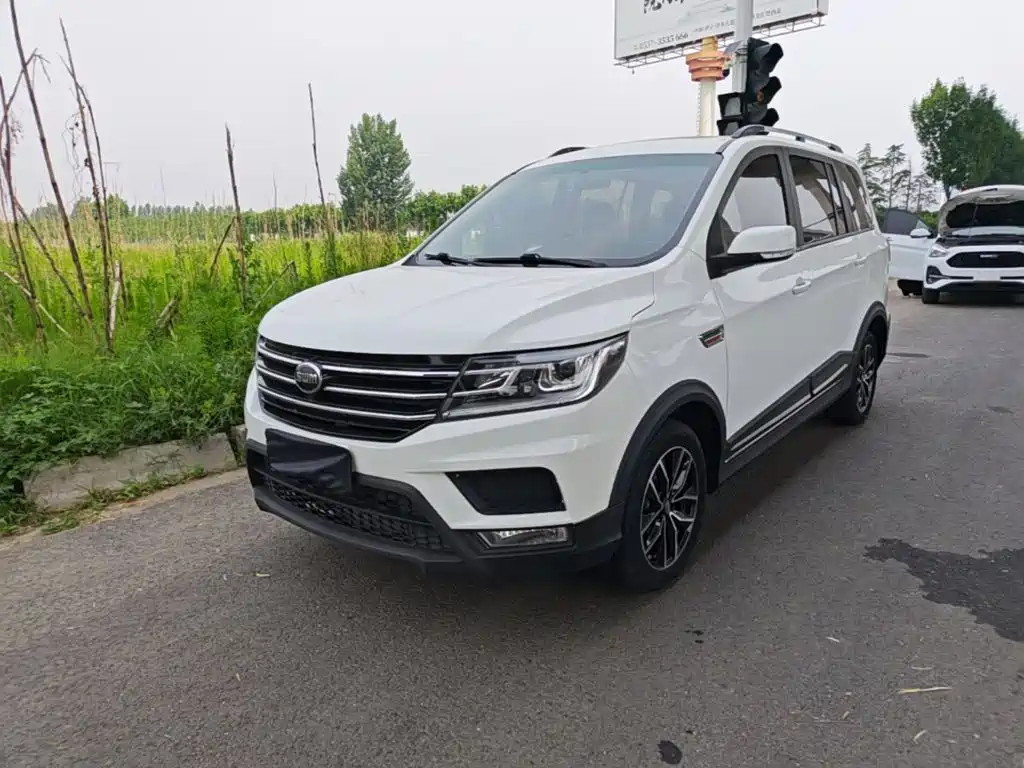 SWM Motor SWM X3 2021 1.5L Manual Comfort 7-seater