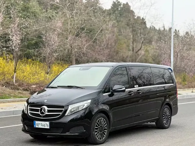 Mercedes-Benz V-Class 2017 Model V 260 L Premium Extended Edition