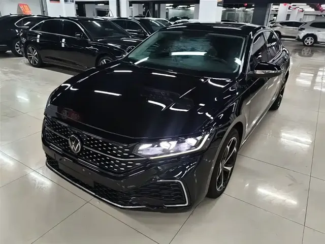 Volkswagen Passat 2023 330TSI Starlight Luxury Edition
