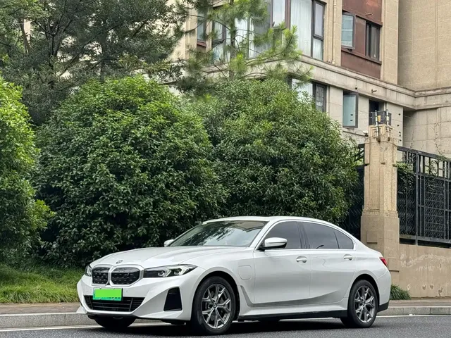 BMW i3 2022 eDrive 35 L