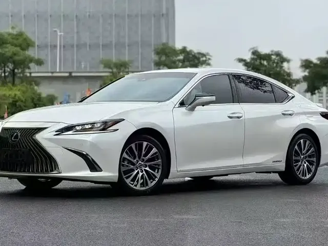 Lexus ES 2020 Model 300h Premium Edition China V