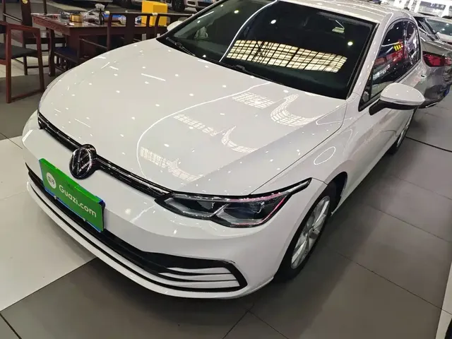 Volkswagen Golf 2023 Model 200TSI DSG