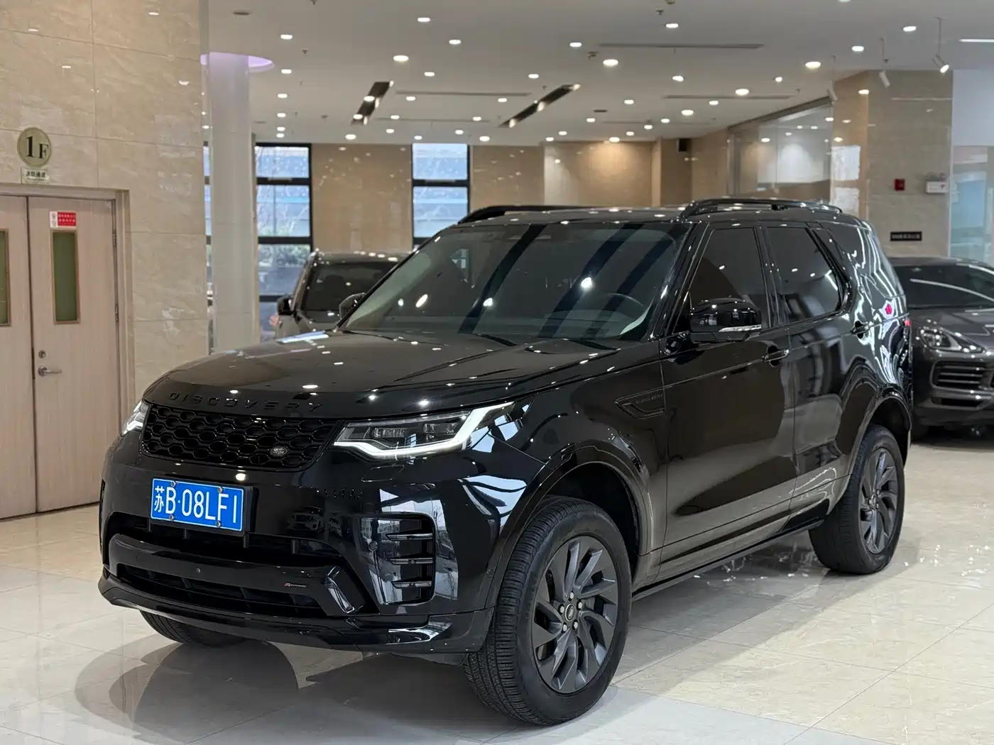 Land Rover Discovery 2023 360PS R-Dynamic S