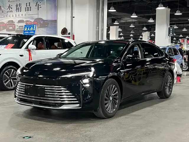 Buick LaCrosse 2026 Model 28T Platinum Edition