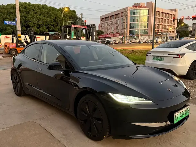 Tesla Model 3 2025 Model Year Facelift Rear-Wheel Drive