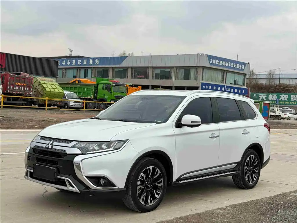 Mitsubishi Outlander 2020 2.4L 4WD Luxury 7-seater