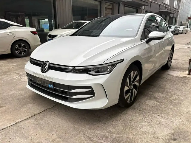 Volkswagen Golf 2025 300TSI Pro