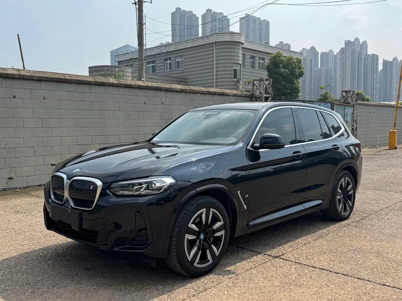BMW iX3 2023 Leading Type