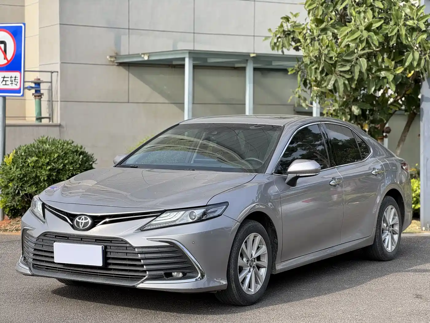 Toyota Camry 2023 2.0G Luxury Edition