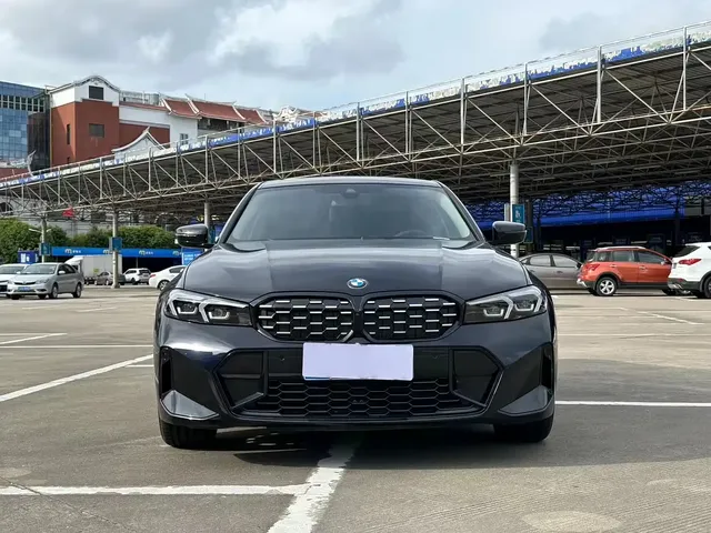 BMW 3 Series 2023 325i M Sport Black Night Package