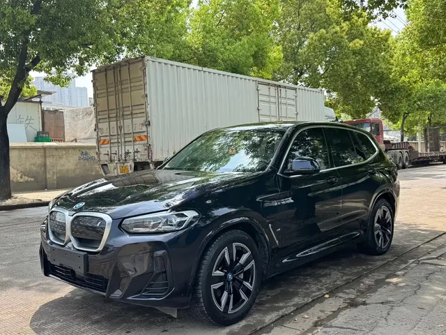 BMW iX3 2024 Leading Edition