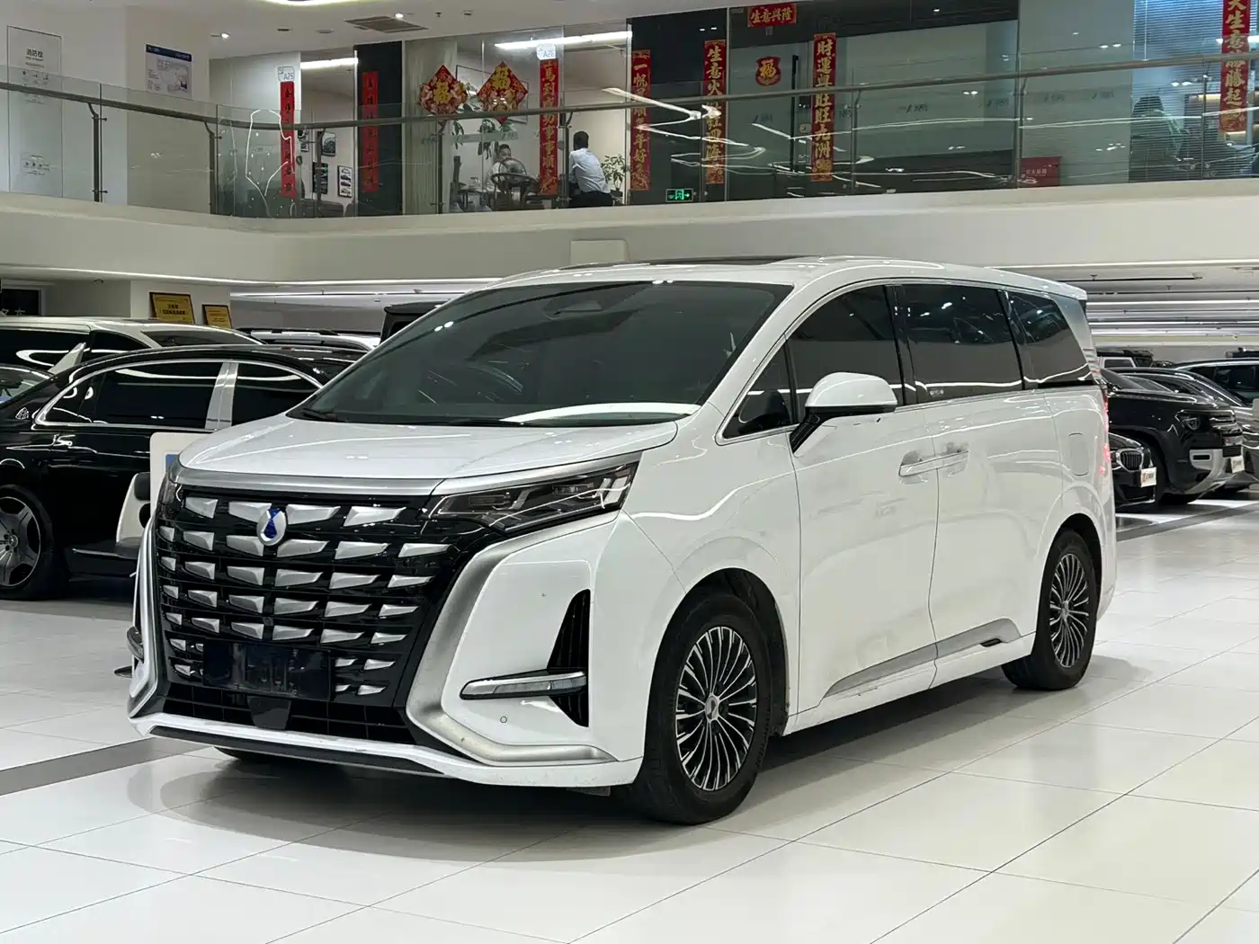 Denza D9 2022 DM-i 970 All-Wheel Drive Honor Edition