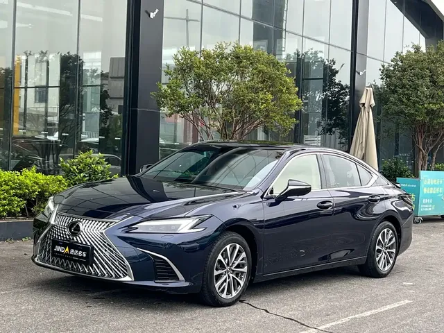 Lexus ES 2025 200 Ultimate Edition