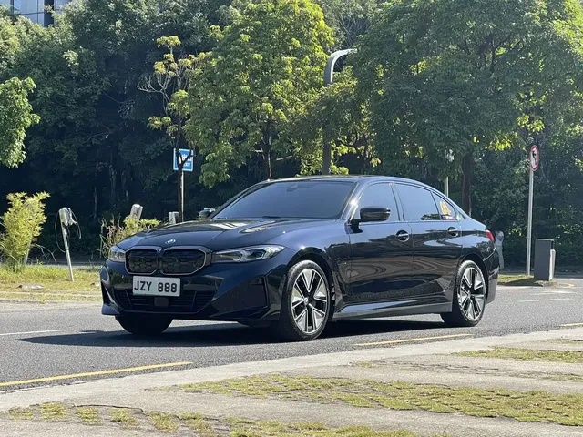 BMW i3 2024 eDrive 40 L Night Sport Package