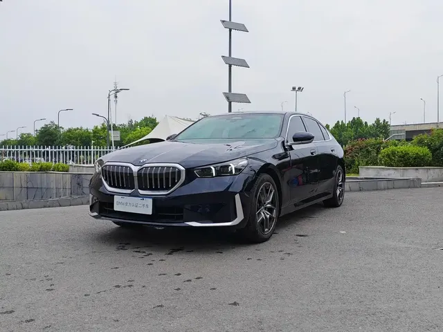 BMW 5 Series 2024 530Li Leading Model Luxury Package