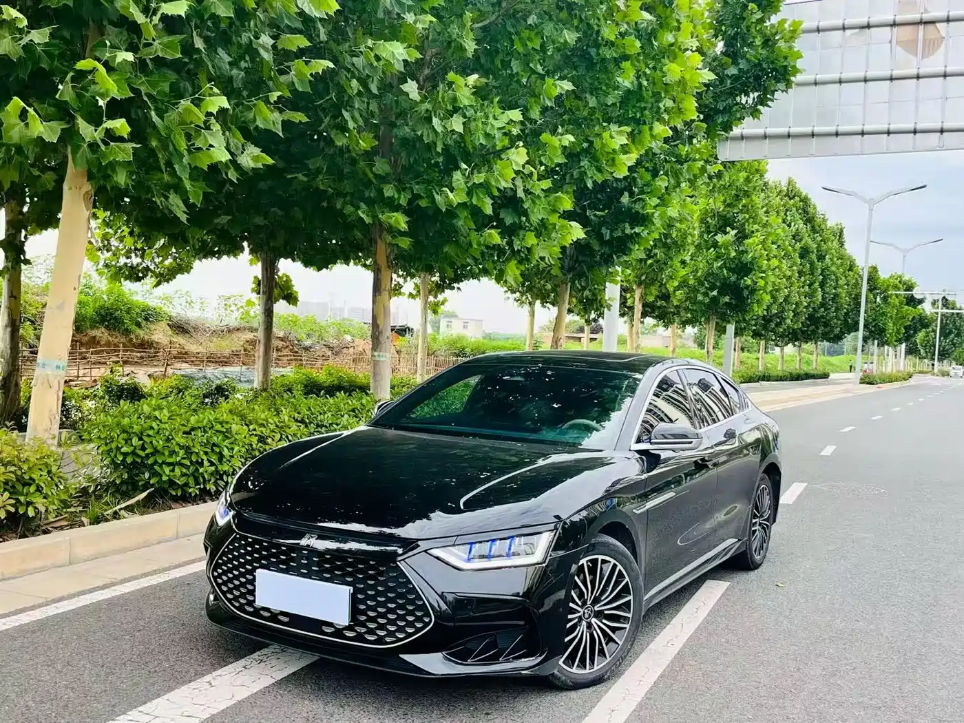 BYD Han 2024 Model DM-i Glory Edition 121KM Premium Type