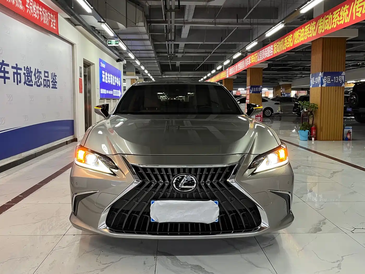 Lexus ES 2022 300h Excellence Edition