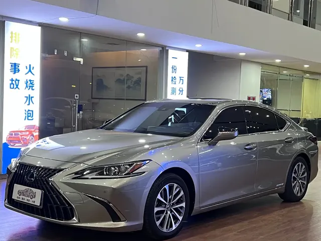 Lexus ES 2021 300h Excellence Edition