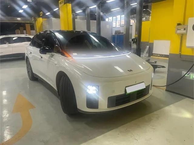 Li Auto i6 2025 2WD Base Model