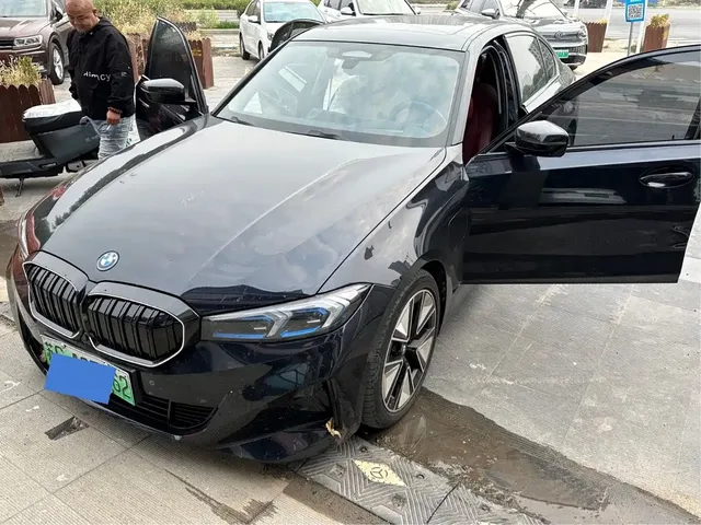 BMW i3 2023 eDrive 40 L Shadow Night Sport Package