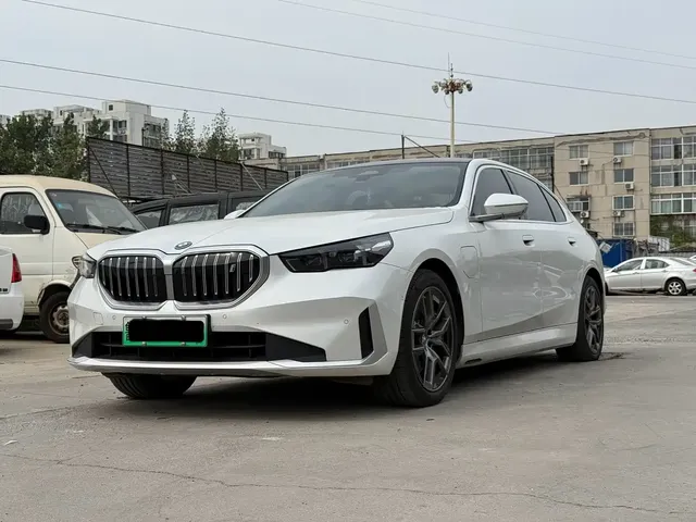 BMW i5 2024 eDrive 35L Luxury Package