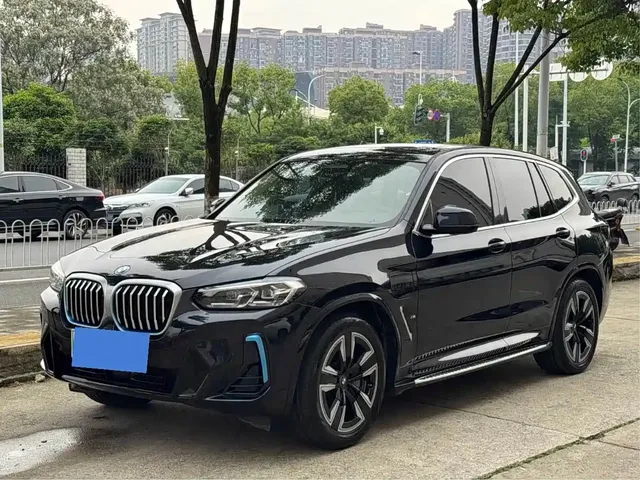BMW iX3 2022 Leading Edition
