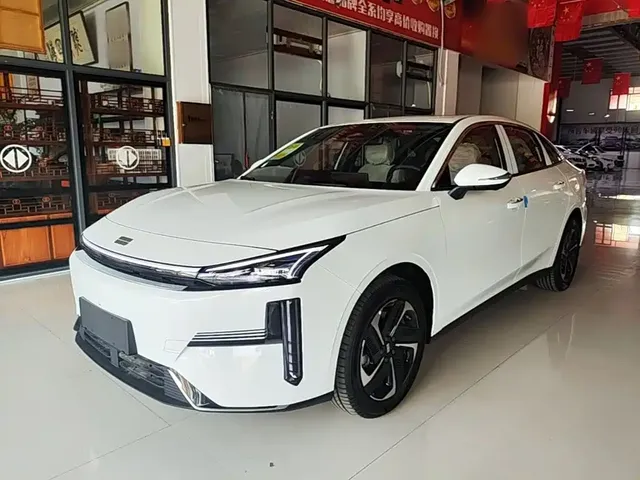 Geely Galaxy L6 2025 EM-i 140km Explorer+ Edition