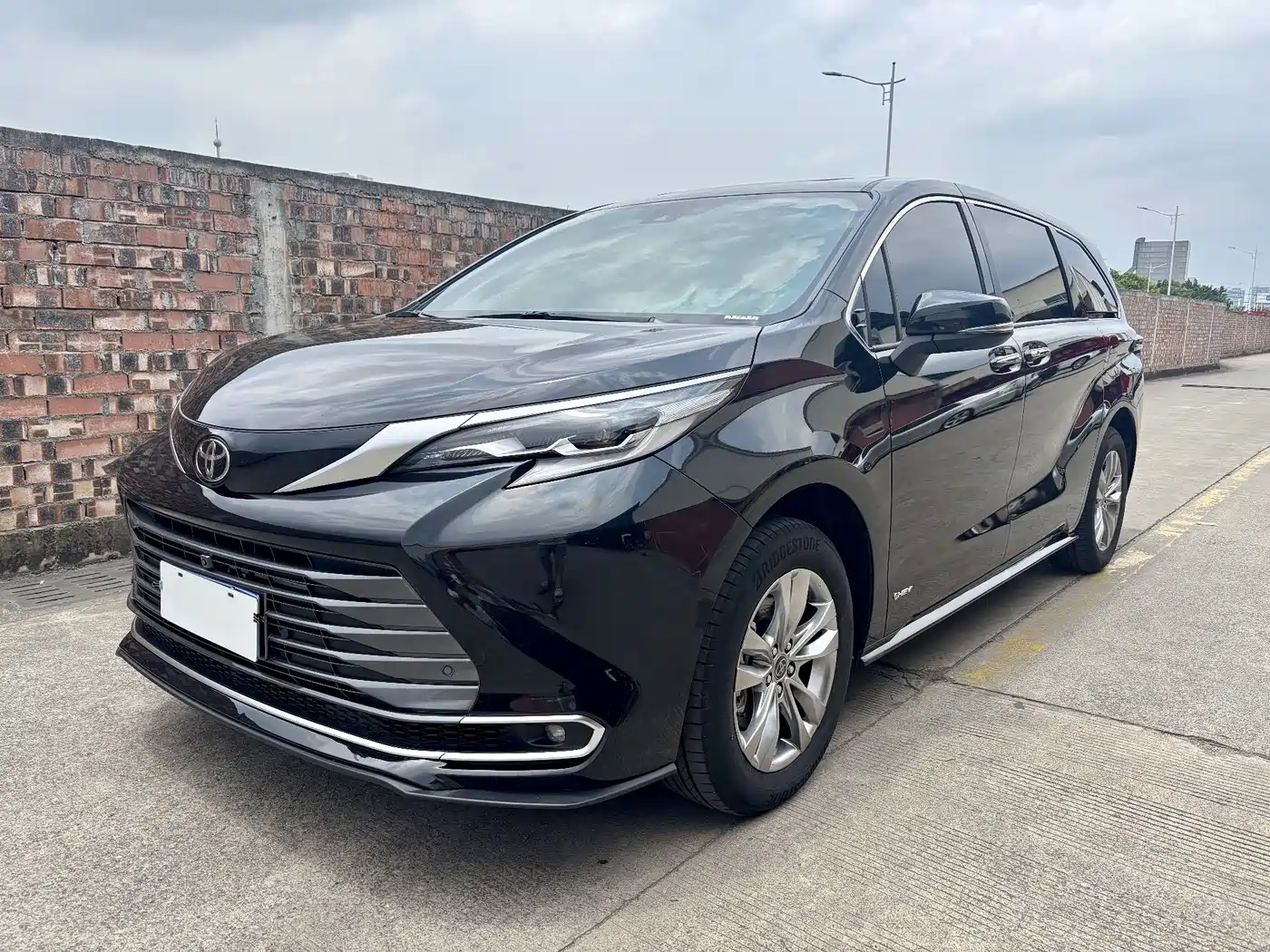 Toyota Sienna 2024 2.5L Hybrid 4WD Premium Edition