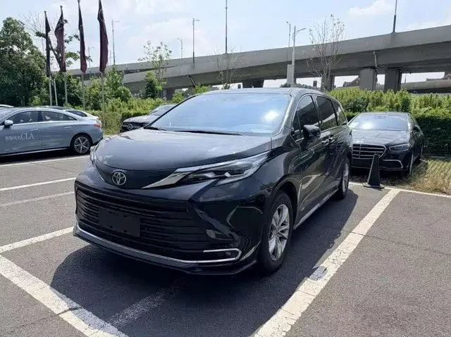Toyota Sienna 2024 2.5L Hybrid Comfort Edition