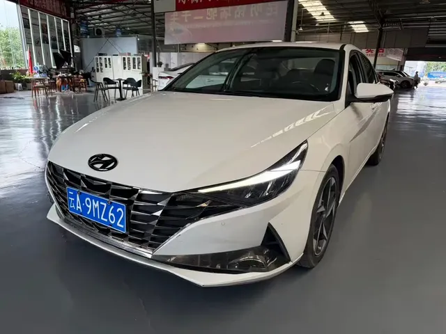 Hyundai Elantra 2021 1.5L CVT LUX Premium Edition
