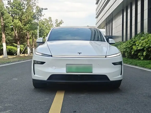 Tesla Model Y L 2025 Facelift Long Range AWD