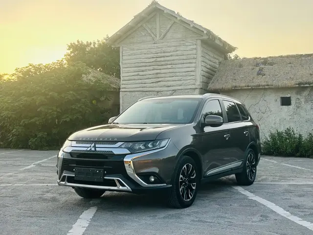 Mitsubishi Outlander 2020 2.4L 4WD Luxury 5-seater