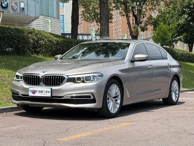 BMW 5 Series 2020 525Li Luxury Package