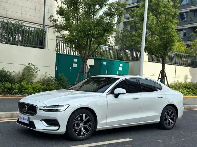Volvo S60 2023 B4 Smart Comfort Luxury Edition