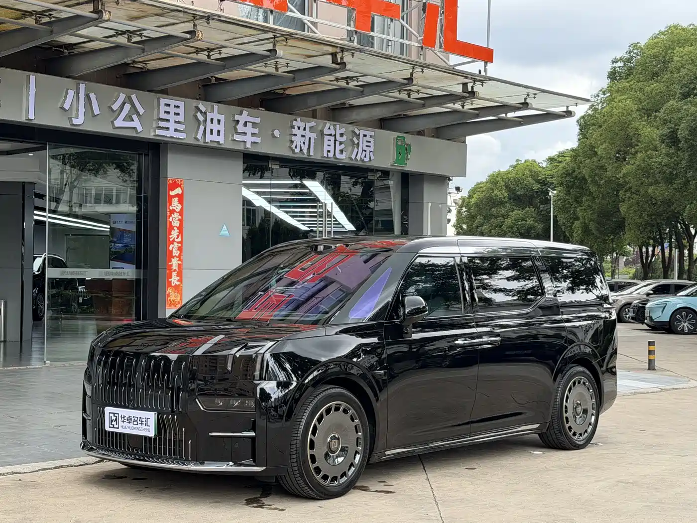 ZEEKR 009 2024 6-seat Executive AWD 108kWh